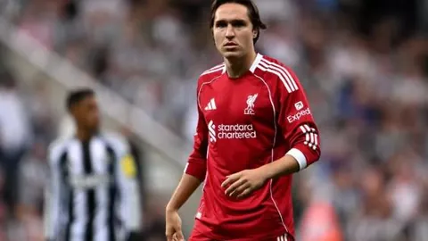 [图]詹姆斯豪取三双，浓眉哥贡献30+13，客场憾负火箭